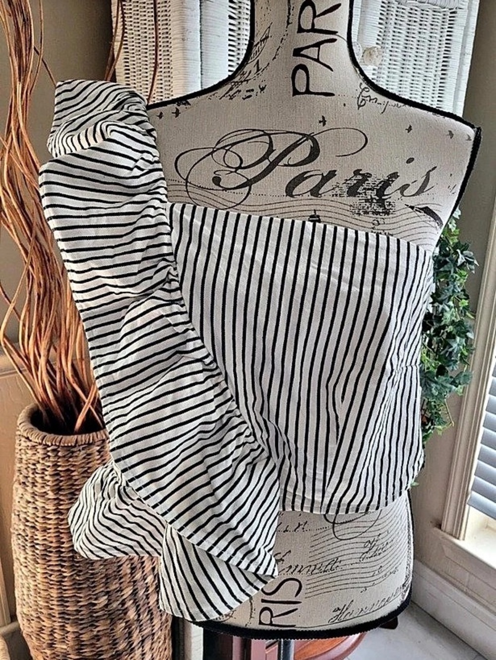 Striped Ruffle Blouse in White & Black Size XXL NWT